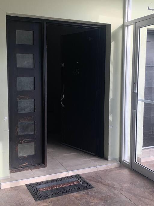 Odyssey On The 5Th - Exquisite Luxury Apt Kingston Eksteriør bilde